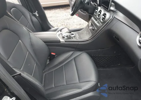 2016 Mercedes-Benz C 300 4Matic z USA, uszkodzony, nr VIN 55SWF4KB4GU157975